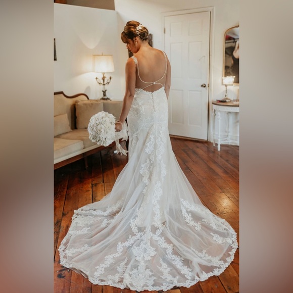 Bridal Wedding Gown Fit and Flare - Picture 5 of 8